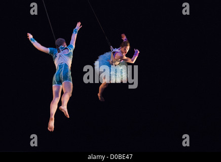 UK premiere di 'Panorama' da parte di Philippe Decouflé Azienda DCA, a Sadler's Wells Theatre di Londra. Foto Stock