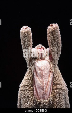 UK premiere di 'Panorama' da parte di Philippe Decouflé Azienda DCA, a Sadler's Wells Theatre di Londra. Foto Stock