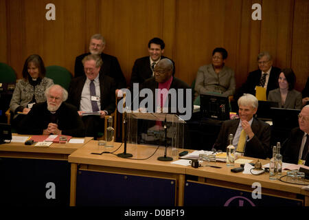 Il 21 novembre 2012. Londra REGNO UNITO. L arcivescovo di York John Sentamu rende omaggio al outgoing arcivescovo di Canterbury Rowan Williams che si prepara a lasciare a Lambeth Palace dopo dieci anni in carica Foto Stock