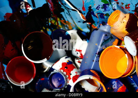 Glassess in plastica con vernice di colore Foto Stock