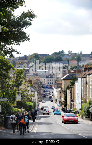 Vista del Somerset città di Frome con la strada principale che conduce alla croce del mercato UK Foto Stock