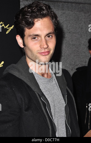 Penn Badgely il quinto annuale Hennessy artistica Tour - Gli arrivi di New York City, Stati Uniti d'America - 14.10.10 Foto Stock