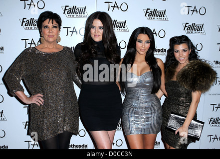 Kris Jenner con le sue figlie Kourtney, Kim e Khloe Kardashian Kim festeggia il suo trentesimo compleanno con la famiglia e gli amici a Foto Stock