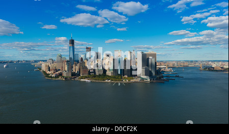 La parte sud di Manhattan e Brooklyn Bridge panorama dell'antenna, New York Foto Stock