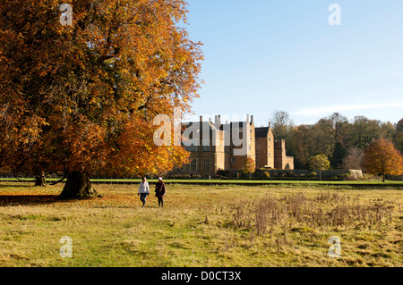 Castello di Broughton in autunno, Oxfordshire, Regno Unito Foto Stock