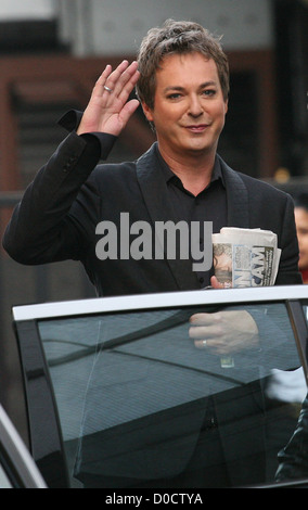 Julian Clary al di fuori della ITV Studios di Londra - Inghilterra Foto Stock