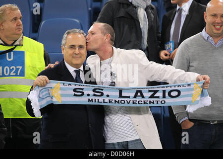 22.11.2012. Roma, Italia. Paul Gascoigne e Claudio Lotito in azione durante l'Europa League tra Lazio e Tottenham Hotspur dallo Stadio Olimpico. Foto Stock