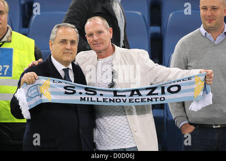 22.11.2012. Roma, Italia. Paul Gascoigne e Claudio Lotito in azione durante l'Europa League tra Lazio e Tottenham Hotspur dallo Stadio Olimpico. Foto Stock