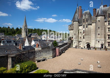 Il giardino e il cortile interno che si affaccia sulla città di CHATEAU DE LANGEAIS Indre-et-Loire (37) FRANCIA Foto Stock