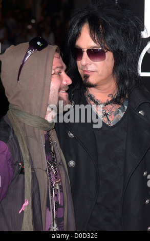 Bam Margera e Nikki Sixx Los Angeles Premiere di "Jackass 3D' al Grauman's Chinese Theater - Arrivi Hollywood, Foto Stock