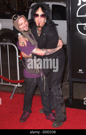 Bam Margera e Nikki Sixx Los Angeles Premiere di "Jackass 3D' al Grauman's Chinese Theater - Arrivi Hollywood, Foto Stock