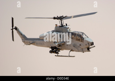 US Marine Corps AH-1W Super Cobra rende un attacco eseguito Foto Stock