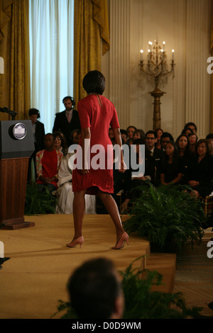 La First Lady Michelle Obama offre un discorso al presidente del comitato per le Arti e Scienze umanistiche nella Sala Est del bianco Foto Stock