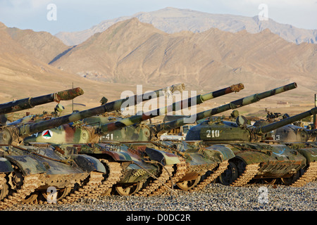 Linea di T-55 serbatoi Foto Stock