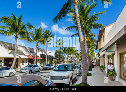 Memorizza su Worth Avenue nel centro cittadino di Palm Beach, Treasure Coast, Florida, Stati Uniti d'America Foto Stock