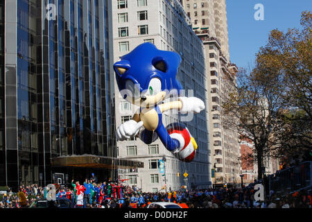 Sonic the hedgehog balloon immagini e fotografie stock ad alta risoluzione  - Alamy