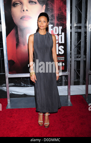 Thandie Newton NYC movie premiere di 'Per ragazze colorato" al Teatro Ziegfeld - Arrivi New York City, Stati Uniti d'America Foto Stock