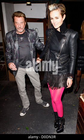 Johnny Hallyday e sua moglie Laeticia Boudou fuori Madeo ristorante Los Angeles, California, Stati Uniti d'America - 25.10.10 Foto Stock