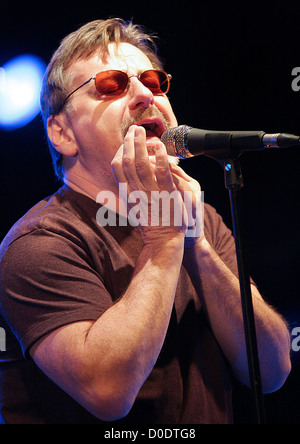 Southside Johnny e la Asbury Jukes eseguendo a Liverpool O Academy Liverpool, in Inghilterra Foto Stock