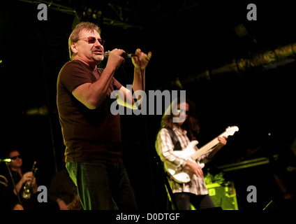 Southside Johnny e la Asbury Jukes eseguendo a Liverpool O Academy Liverpool, in Inghilterra Foto Stock