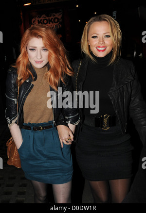Nicola Roberts e Kimberley Walsh lasciando Koko di Camden dopo aver guardato Tinie Tempah sul palco di Londra - Inghilterra - 27.10.10 Foto Stock