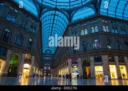 Galleria Umberto I (1900) shopping arcade centrale della città di Napoli La regione Campania sud Italia Europa Foto Stock