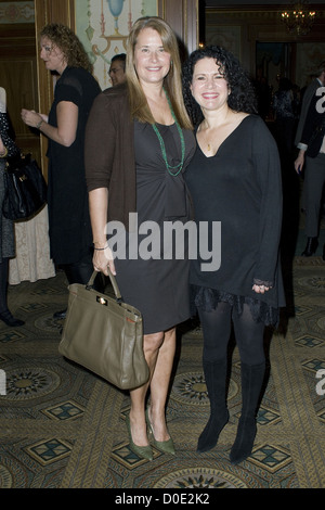 Lorraine Bracco e Susie Essman atletico di polizia della lega 22 donne dell'anno pranzo - Arrivi New York City, Stati Uniti d'America - Foto Stock