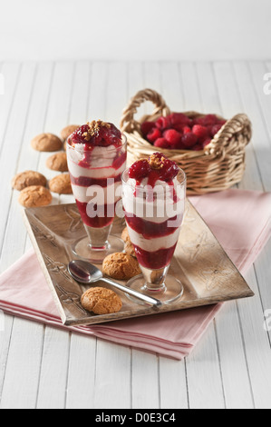 Lampone syllabub di frutta e la crema dessert Foto Stock