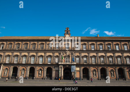 Il Palazzo Reale in Piazza del Plebiscito Santa Lucia centrali di distretto della città di Napoli La regione Campania sud Italia Europa Foto Stock