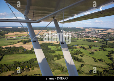 Deltaplano oltre l'EURE Valley vicino a Pacy-sur-Eure EURE (27) NORMANDIA FRANCEVO Foto Stock