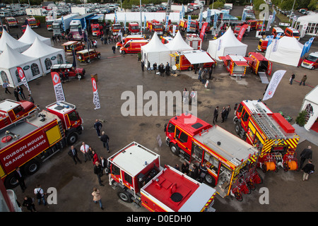 Esposizione di attrezzature e rosso fuoco motori il 19esimo CONGRESSO NAZIONALE FRANCESE DEI VIGILI DEL FUOCO AMIENS SOMME (80) FRANCIA Foto Stock