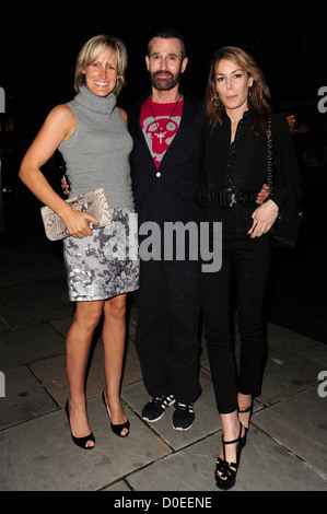 Santa Sebag Montefiore, Rupert Everert e Tara Palmer-Tomkinson Vogue & Hogan fashion night out al Hogan boutique Foto Stock