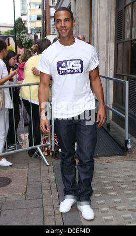 Marvin Humes di JLS celebrità al di fuori della Radio One studios. Londra, Inghilterra - 09.09.10 Foto Stock
