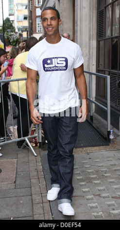Marvin Humes di JLS celebrità al di fuori della Radio One studios. Londra, Inghilterra - 09.09.10 Foto Stock