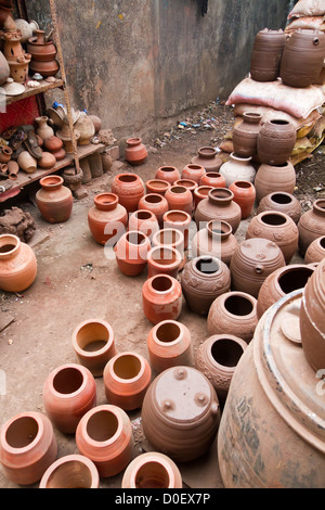 Ceramica nella baraccopoli di Dharavi in Mumbai, India Foto Stock