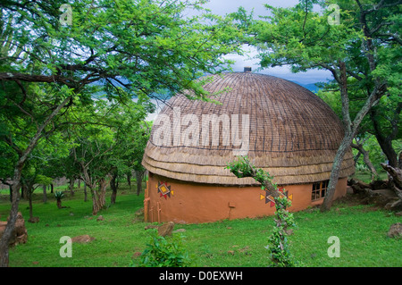 I visitatori di Shakaland nel KwaZulu Natal, Sud Africa dovrebbe godere l'interessante resort villaggio e spiegare la loro cultura. Foto Stock