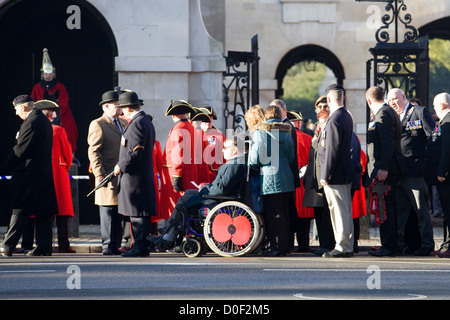 Gli uomini e le donne del ricordo domenica in ed intorno a Whitehall London 2012 Giorno di papavero Foto Stock