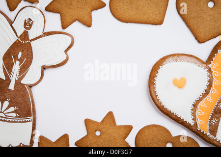 Gingerbread cookies con uno spazio bianco per il testo all'interno di Foto Stock