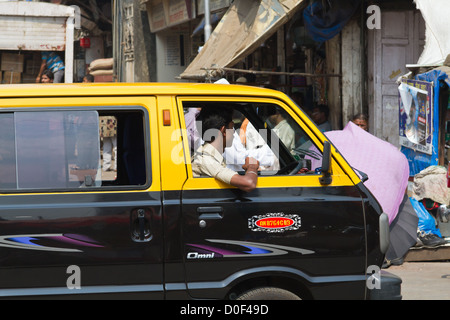 Tipico Taxi Vintage in Mumbai, India Foto Stock