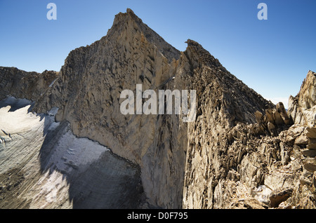 Cresta nord del monte Conness con il North Face cliff e glacier Foto Stock