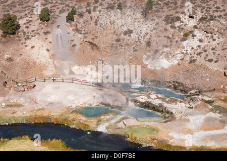 Hot Creek sito geotermica con sorgenti calde e streaming Foto Stock