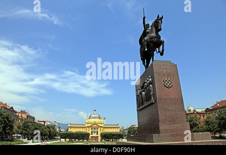 Statua di Kralj Tomislav in re Tomislav Square, Zagabria, Croazia Foto Stock