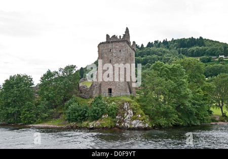 Famoso Scottish rovina il castello Urquhart sul Loch Ness vicino a Drumnadrochit nelle Highland Scozzesi Foto Stock