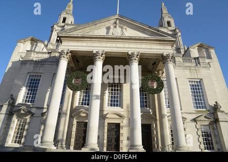 Leeds Sala Civica di Leeds. Con il motto "Pro Rege et lege', è latino " per il re e la legge". Foto Stock