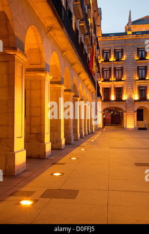 Porticada piazza nel centro storico di Santander Cantabria Spagna Plaza Porticada en el centro Histórico de Santander Foto Stock