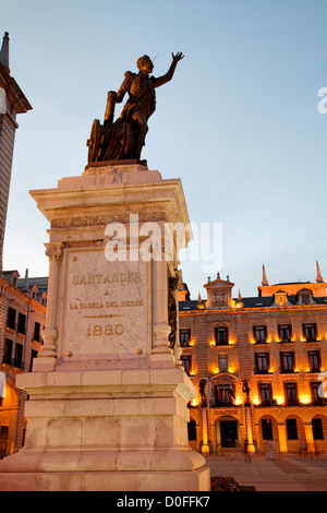 Porticada piazza nel centro storico di Santander Cantabria Spagna Plaza Porticada en el centro Histórico de Santander Foto Stock