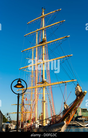 Tall Ship presso la baia di Dublino Foto Stock