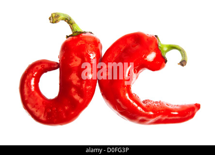 2 piccolo peperoncino rosso isolato su bianco Foto Stock