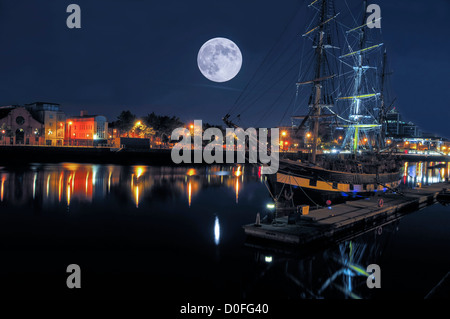 Fiume Liffey di notte , Dublin , Ireland Foto Stock