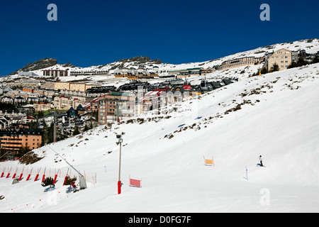 Stazione sciistica Sierra Nevada Granada Andalusia Spagna Estacion de esqui Sierra Nevada Granada Andalusia España Foto Stock